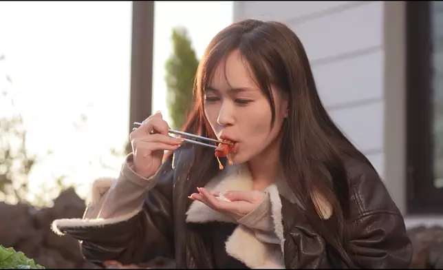 經過一輪努力二人終食到「和牛級」的豬肉。