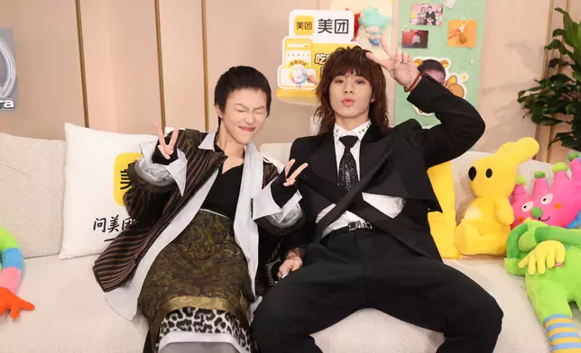 曾比特（Mike）為《歌手2026》與竇靖童（童童）合唱《半點心》，首次合作即火花十足。