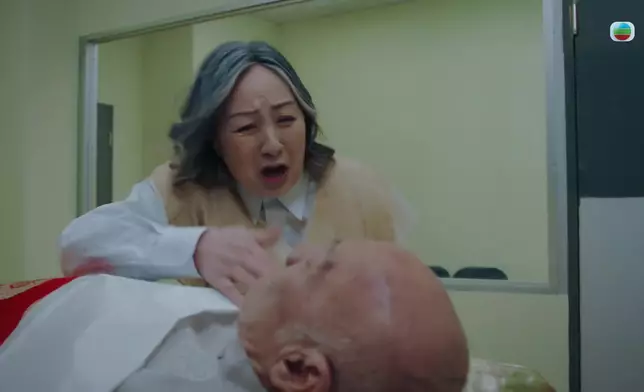 Madam Lo嬲爆摑屍呢場，好多網民話好經典好逼真。