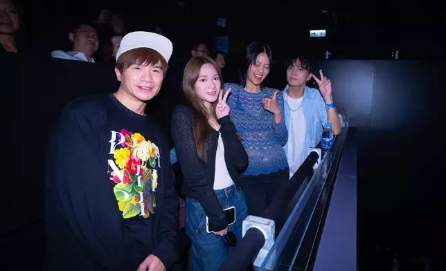 二樓VIP觀眾星光熠熠，法國唱作女歌手Joyce Jonathan、梁釗峰、雲浩影、盧慧敏等好友到場支持。