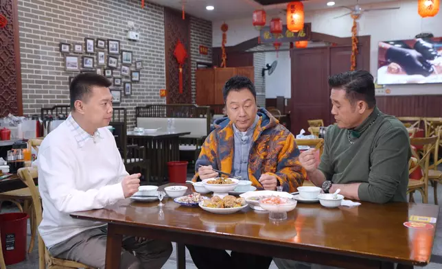 佢哋今集仲會品嚐寧波式生醃海鮮，齋睇相都覺得正。