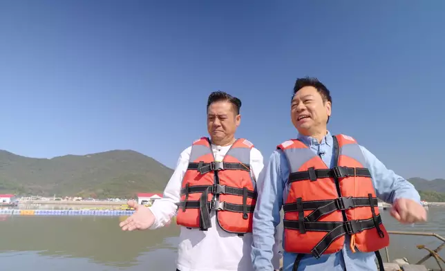 喺大開煮界前，兩位師兄弟去咗撈海鮮。