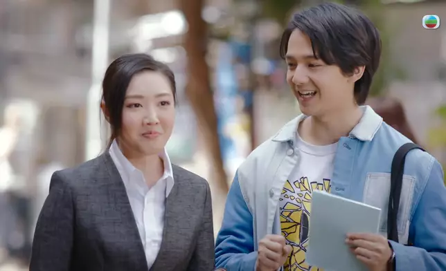 網民洗版式讚施焯日做得好同埋好Cute。