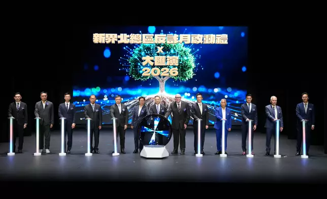 警務處處長周一鳴帶領一眾嘉賓為新界北總區反詐月進行啟動儀式。