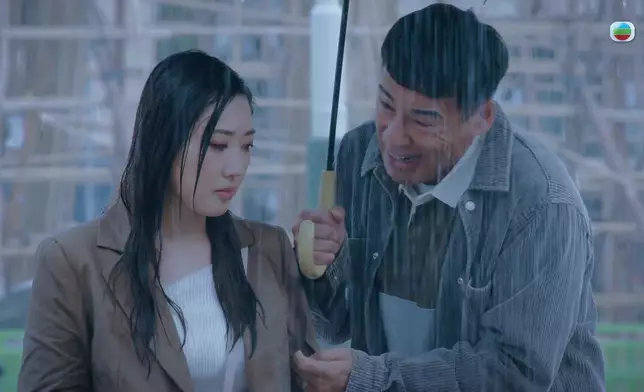呢場淋雨戲好感人，秀怡同徐榮都做得好有Feel。