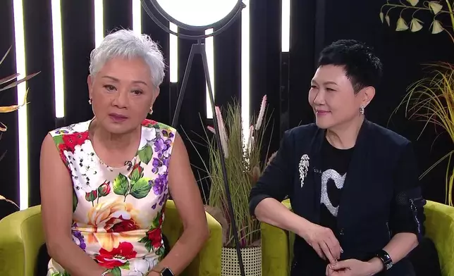 葉麗儀講姐妹情，忍唔住落淚。