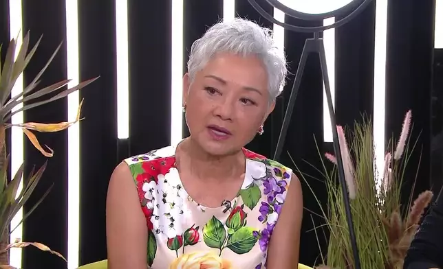 葉麗儀講姐妹情，忍唔住落淚。