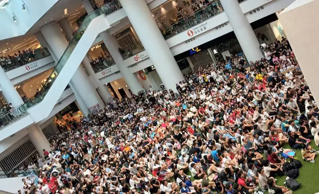 商場直播世界盃賽事，帶動人流。FB圖片