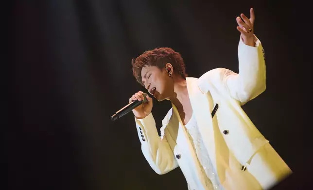 蕭景鴻（阿弟）出道24年圓夢展開首場個人演唱會。