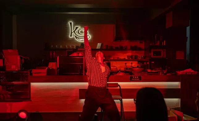 沈震軒挑戰入行以來首個獨腳戲兼沉浸式舞台音樂劇《Ko's Coffee》。