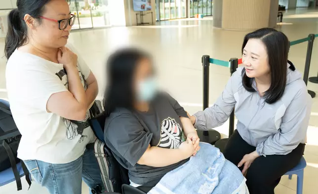 葛珮帆日前探望患上「軟骨發育不全症」的14歲女童Aria，聆聽Aria和她媽媽訴說抗病的種種艱難。