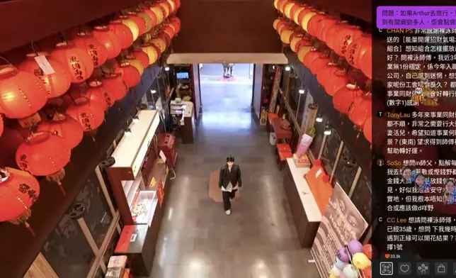 In Lee師傅初在台北「掃街」拜神。