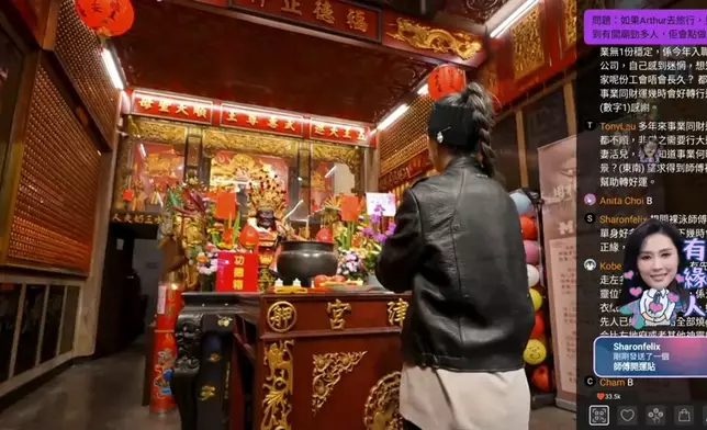 In Lee師傅初在台北「掃街」拜神。