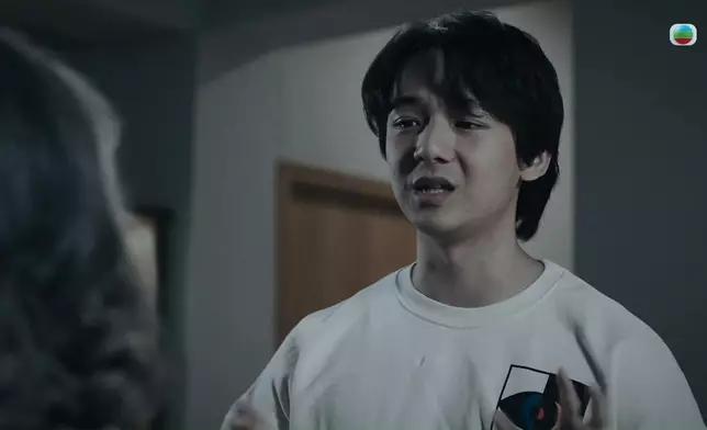 呢一幕盧宛茵錫住施焯日嚟拍。