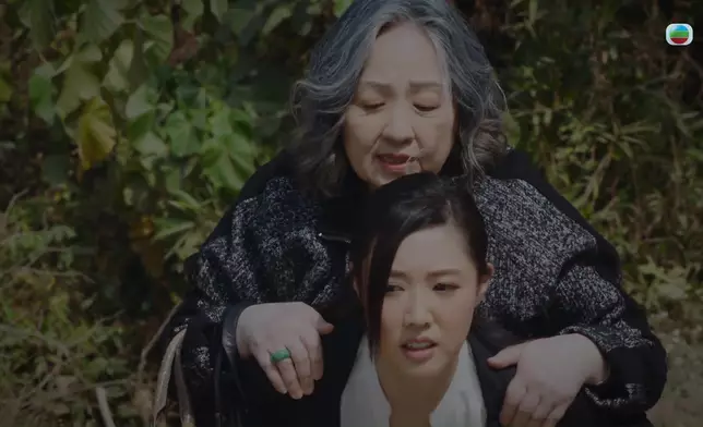 秀怡真係成日人孭起咗Madam，仲要係著緊斗零踭鞋兼落緊斜落，好堅！