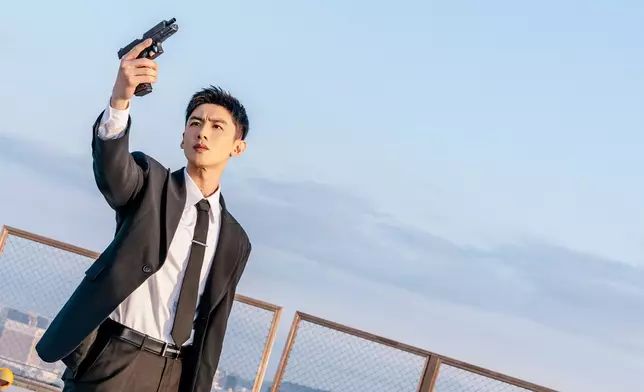 白敬亭有唔少打鬥場面，大晒man power魅力。