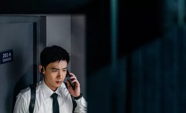 白敬亭有唔少打鬥場面，大晒man power魅力。
