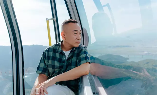林保怡自度「男人心一字馬」搞笑登場。