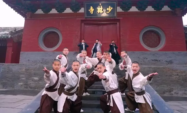 樊少皇係嵩山少林寺大顯身手。