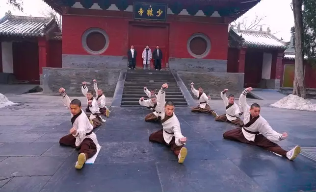 樊少皇係嵩山少林寺大顯身手。