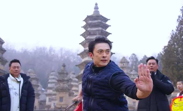 樊少皇係嵩山少林寺大顯身手。