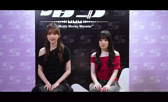 Jenny（左）、Ophelia（右）FaceTime練唱。