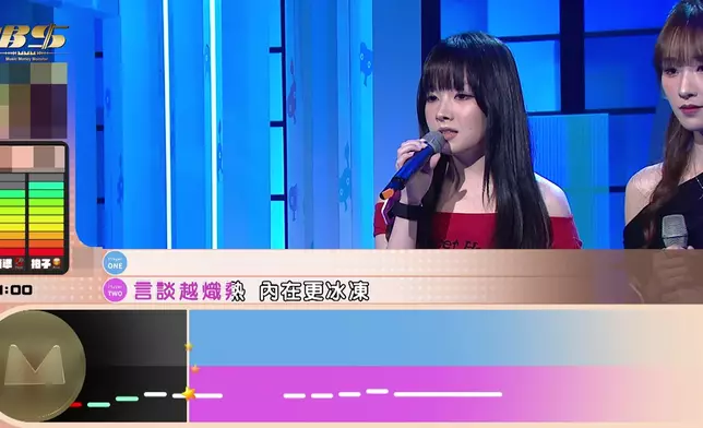 Ophelia和Jenny唱《電燈膽》無論拍子還是音準都拿捏到位。