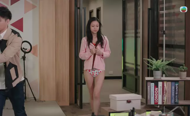 Karen個樣好慘好可憐，而為咗望落唔好有肚腩，Karen拍呢場戲前「禁食」。
