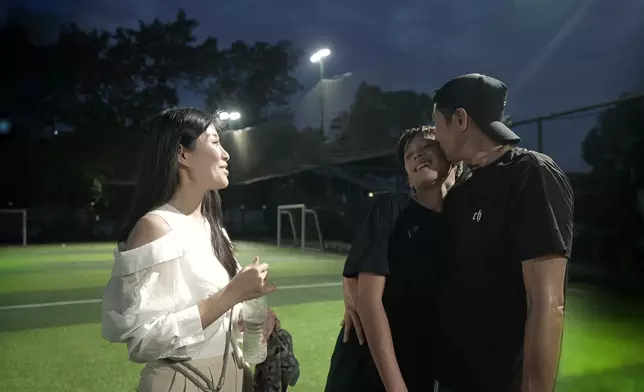 洪天明同TJ錫錫晒「父子愛」，TJ 即場試戲超爆笑。