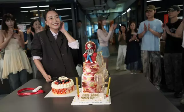 Mani生日驚喜派對變「派錢大會」。
