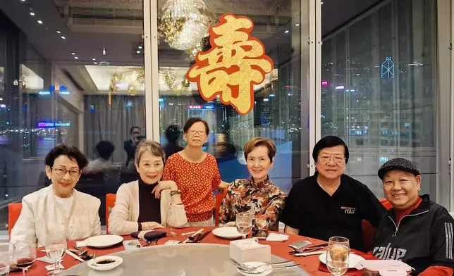 馮素波Threads圖片