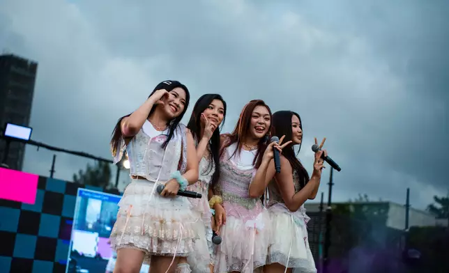XiX《Backyard Live: XiX「微笑擊敗全世界」》休團演唱會圓滿結束。