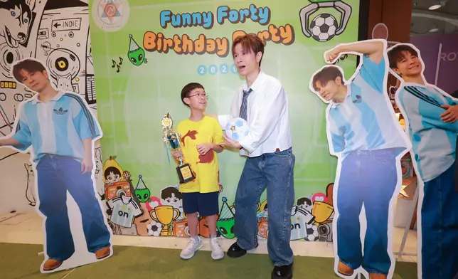 粉絲男女老幼都有。