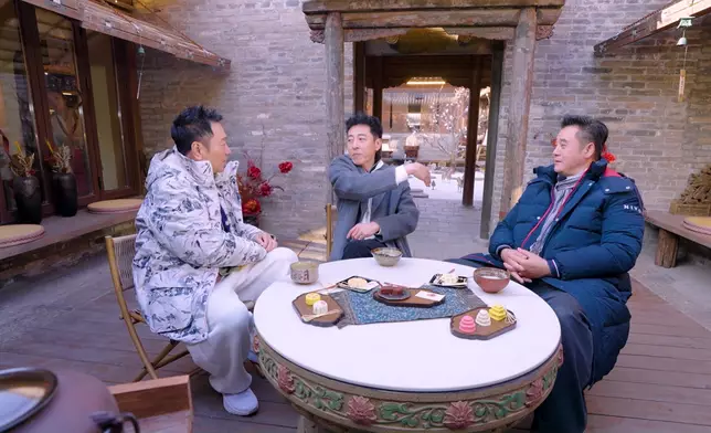 呂頌賢未有透露被誰人打傷，但就向祥哥示範如何被打。