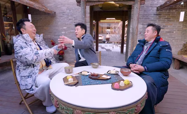 呂頌賢未有透露被誰人打傷，但就向祥哥示範如何被打。