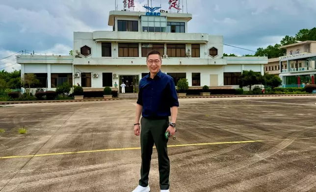 參觀考察羅定素龍機場。