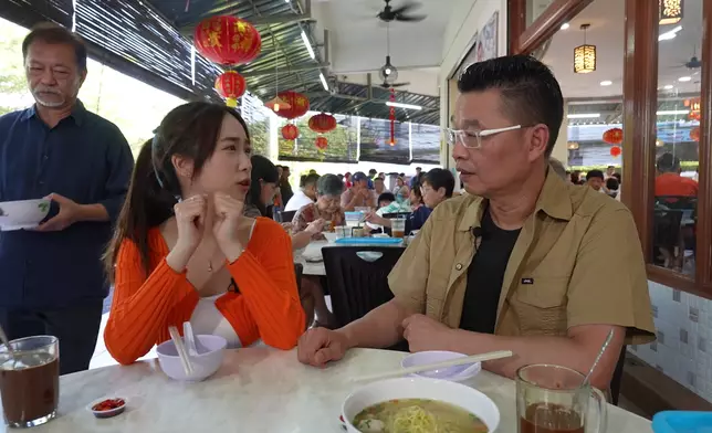 阿燦以不經意的方式出場。