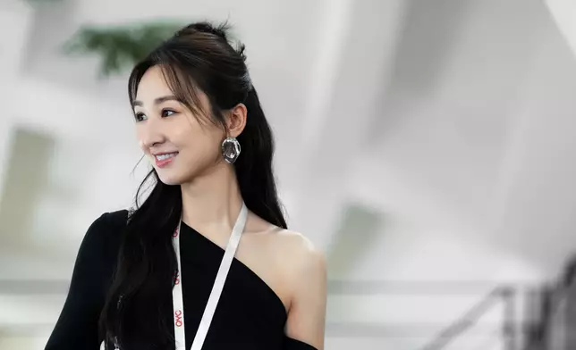 高Ling劇中造型多變，女強人Look更加是靚爆鏡。
