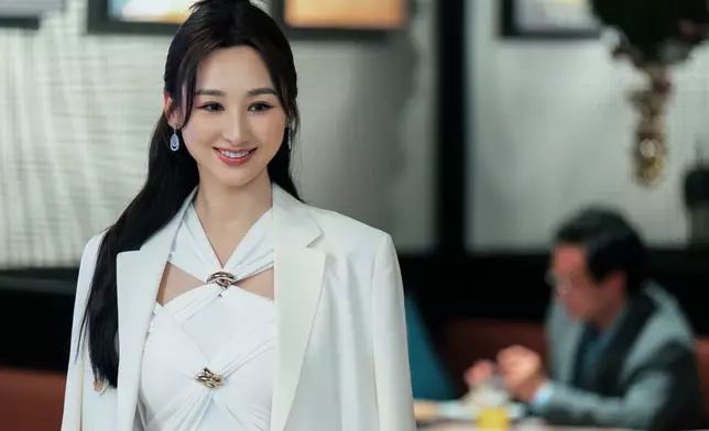 高Ling劇中造型多變，女強人Look更加是靚爆鏡。