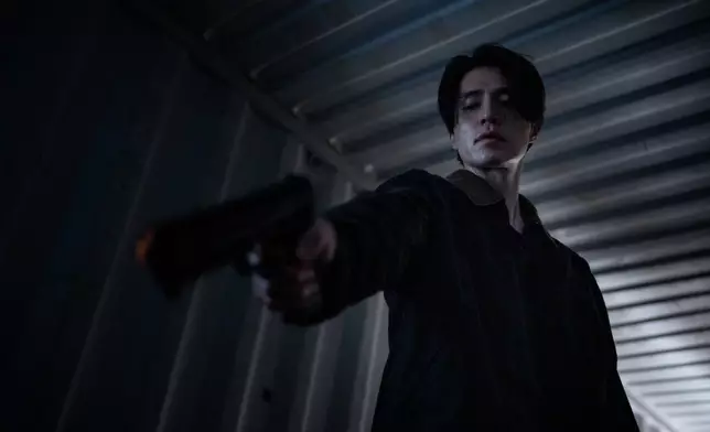 李棟旭飾演的鄭進灣驚喜「死而復生」回歸。Disney+圖片