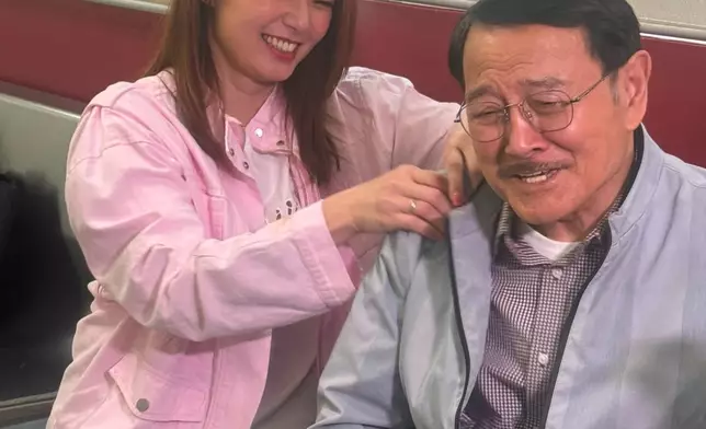 呂慧儀、丹爺戲外都似足父女，畫面溫馨。