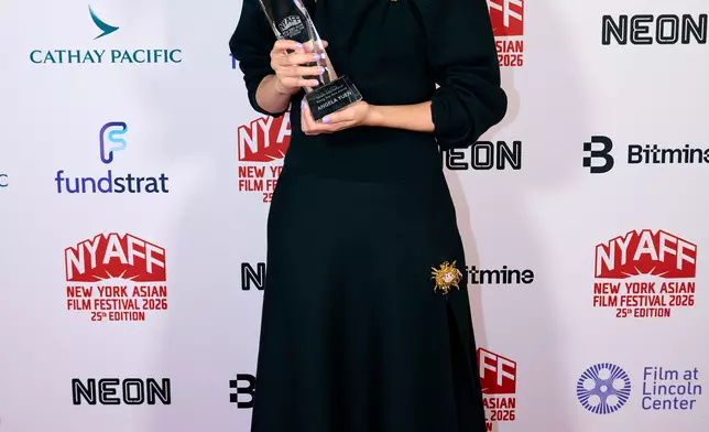 Angela將留紐約工作，其後赴台北宣傳HBO Max原創劇《來！金來號》，暑假雖忙但享受工作樂趣。