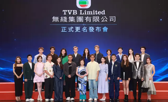 汪明荃率一眾小生花旦盛裝見證歷史時刻。