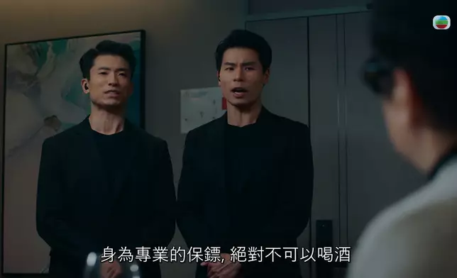 佢哋兩個講金句時，肉緊到爆晒青筋。