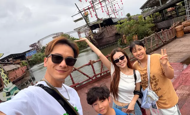 吉吉帶同家人同行，完騷後轉往順德享受家庭樂。