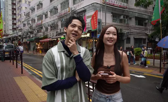 Arthur、Michelle筲箕灣尋找霆鋒美食地圖。
