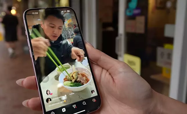 Arthur、Michelle筲箕灣尋找霆鋒美食地圖。