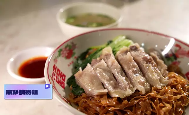 崩沙腩撈麵每條麵都色澤均勻。