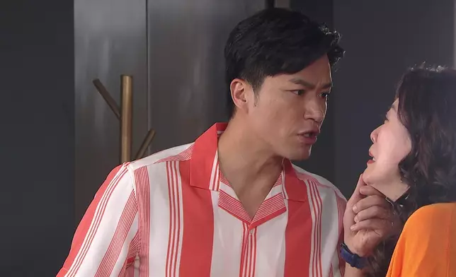 送水輝安慰大小姐。