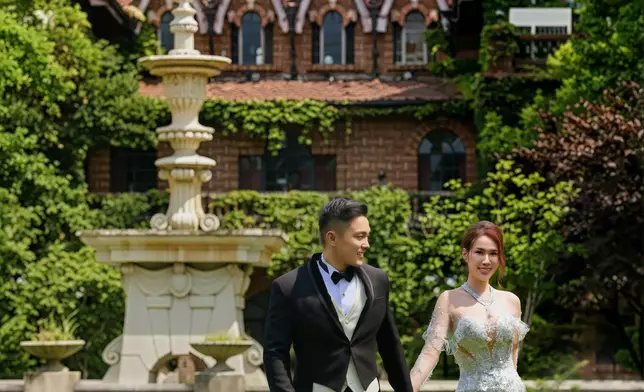 莊思明行禮婚紗、Pre-wedding晚裝及婚禮晚裝總花費過百萬。